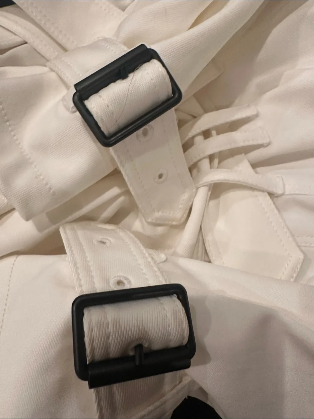 Burberry White Double-Breasted Trench Coat with Black Buttons - Picture 3 of 11